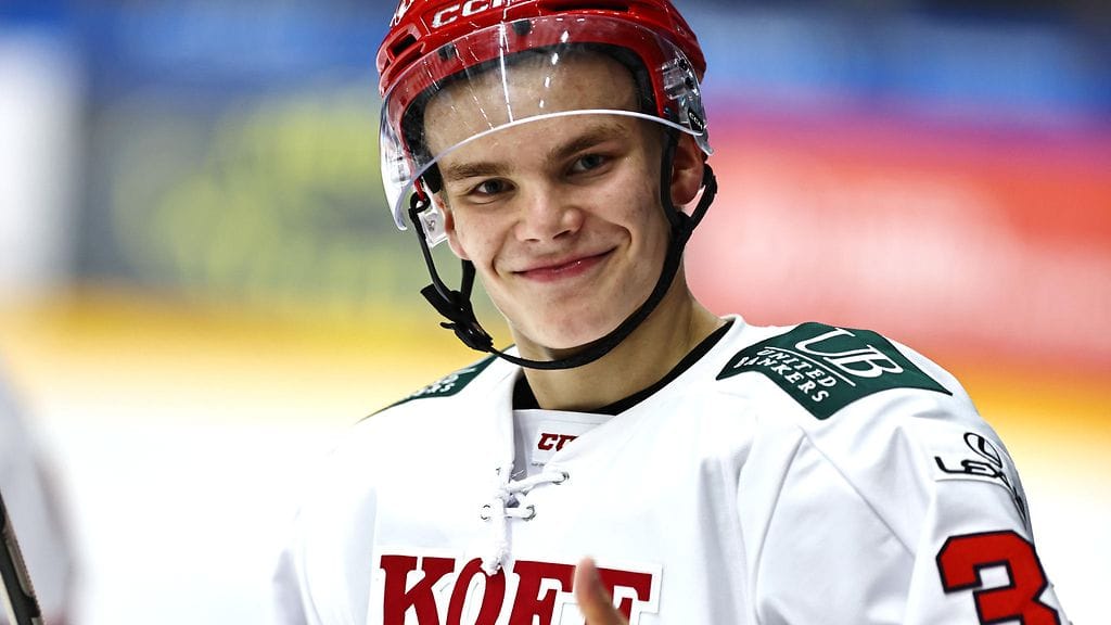 Aron Kiviharju on mukana illan ottelussa.