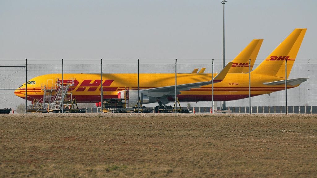 Räjähdettä sisältänyt paketti sytytti tulipalon DHL:n logistiikkakeskuksessa Leipzigin lentoasemalla Saksassa heinäkuussa 2024. Kuvituskuva.