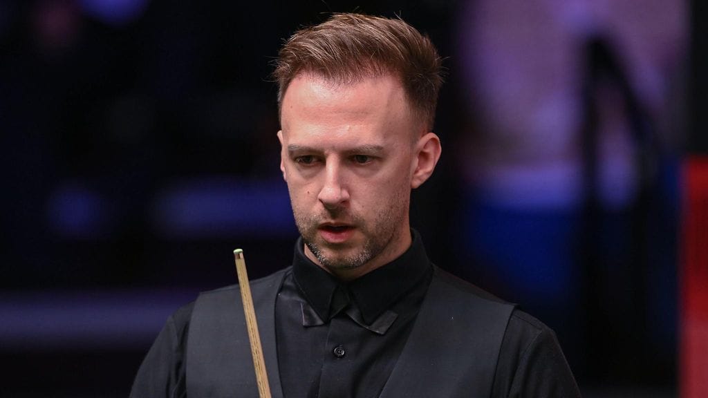 Judd Trump totuttelee vielä uuteen keppiinsä hylättyään viime kauden päätteeksi vanhan, seitsemän vuotta käytössä olleen työkalun.