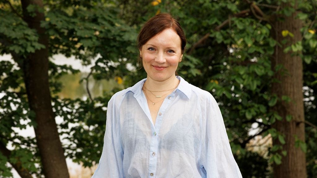 Elena Leeve esittää Sunnuntailounas-sarjassa Eeviä.