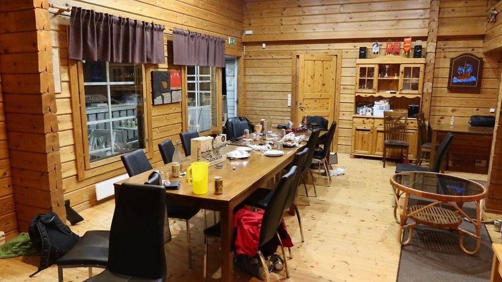 Ampuminen tapahtui mökin olohuoneessa.