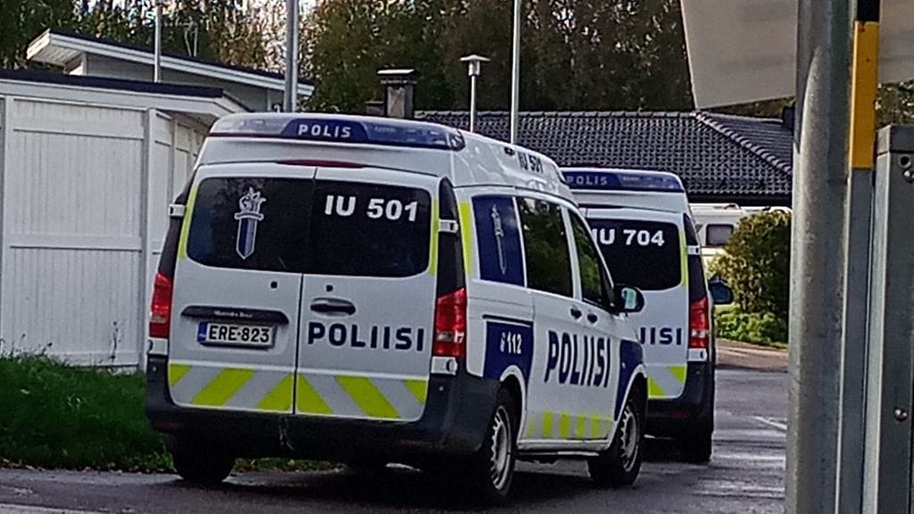 Poliisin mukaan Vantaan operaatiossa on kysymys kiinteistöön kohdistuvasta etsinnästä Simonkylän pientaloalueella.