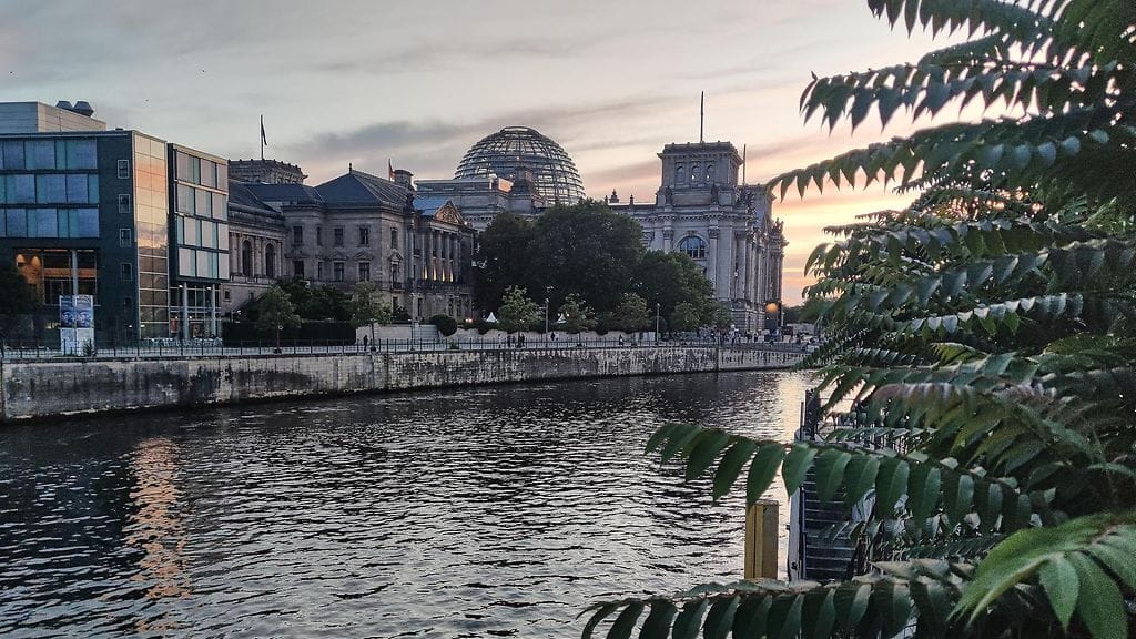 Spreejoki kulkee Berliinin halki