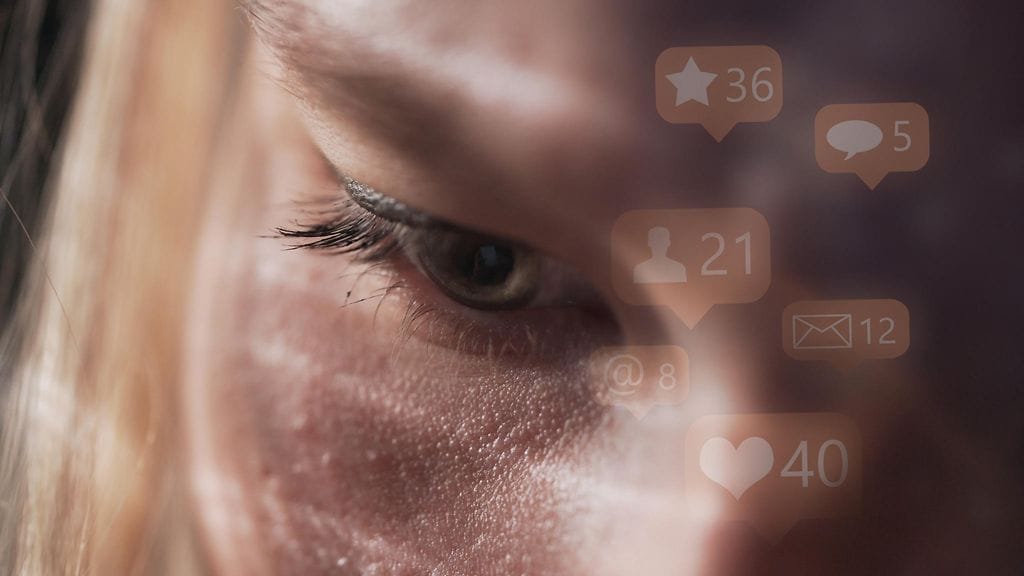 Ystävä paljasti isän kyseenalaiset sometouhut – pian 16-vuotias Aino näki kuvansa Ylilaudalta