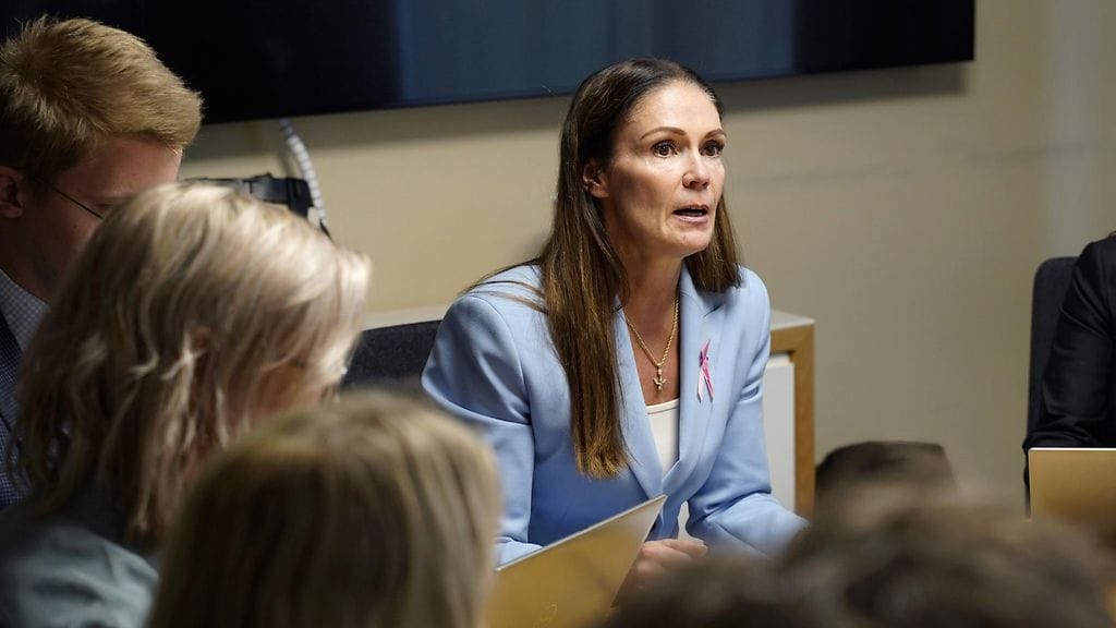 Liikenne- ja viestintäministeri Lulu Ranne järjesti pyöreän pöydän keskustelun STT:n tilanteesta Helsingissä.