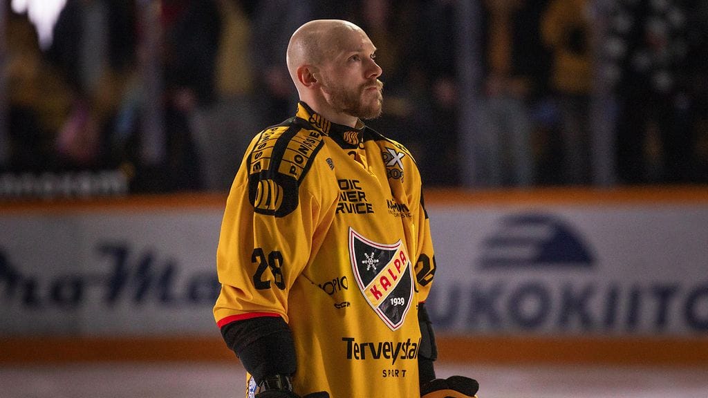 Jaakko Rissanen suuntaa synnytyssaliin.