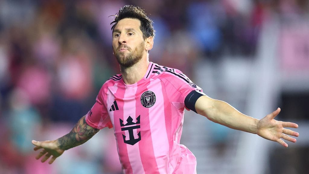 Lionel Messi taituroi kaksi maalia syötti kolmannen Inter Miamin 3-2-voitossa DC Unitedista.