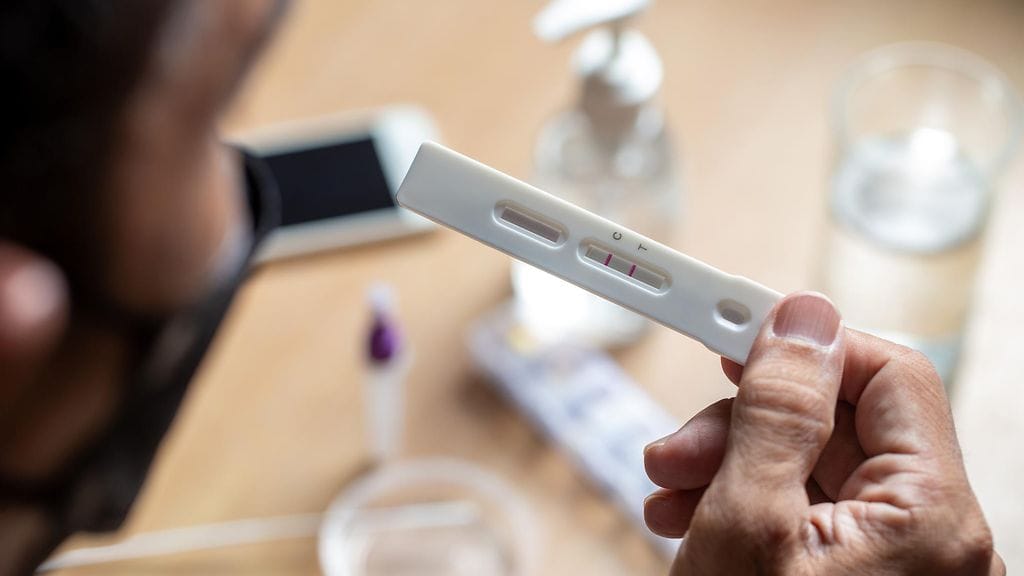 Miehen covid-19-tauti kesti liki kaksi vuotta. Kuvituskuva.