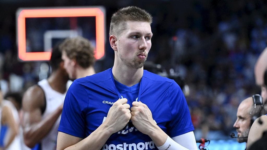 Alexander Madsenin peliaika EM-kisoissa tyrehtyi pudotuspelien alkaessa.