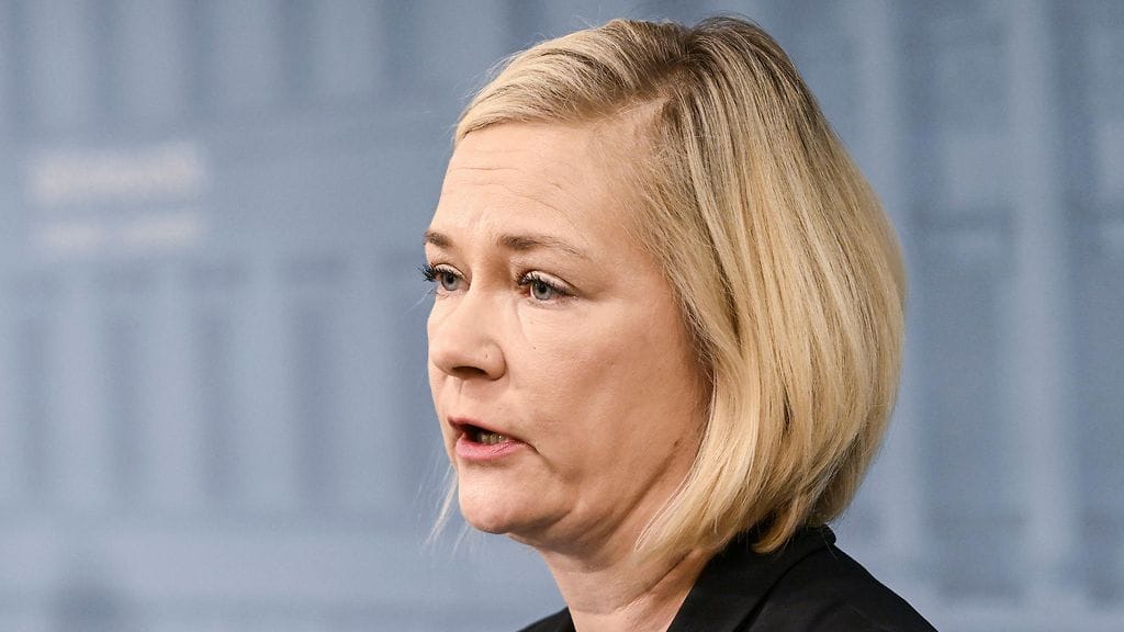 Sisäministeri Mari Rantasen mukaan hallitus arvioi huivikiellon edistämistä jo tällä hallituskaudella.