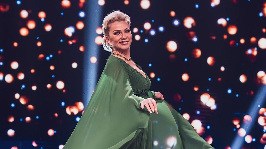 Helena Ahti-Hallberg muistuttaa yleisöäänten tärkeydestä.