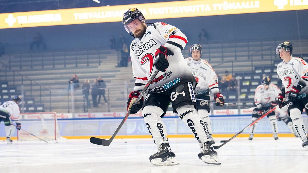 Pekka Jormakka ehti pelata vaikean loukkaantumisen sävyttämällä viime kaudella 28 ottelua, joissa syntyivät tehot 3+11.