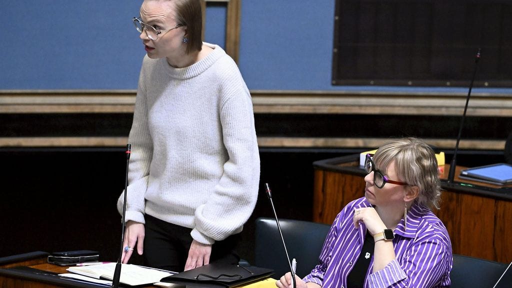 lestiina-kysymyksen nosti esille laaja joukko SDP.n kansanedustajia puheenjohtajansa Antti Lindtmanin johdolla, mutta myös vasemmistoliiton puheenjohtaja Minja Koskela tarttui kysymykseen.