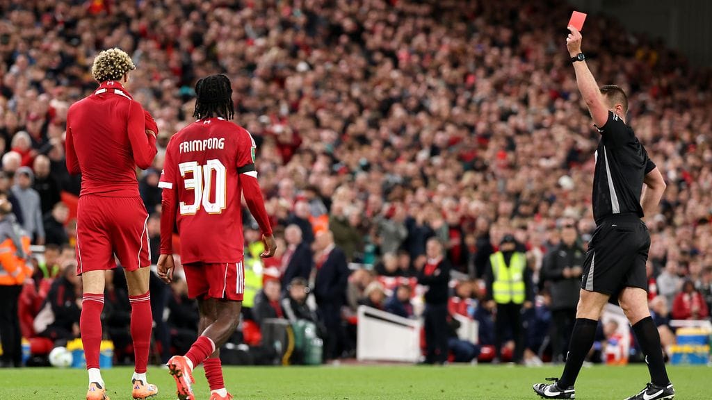 Hugo Ekitike sai punaisen kortin Englannin liigacupissa.