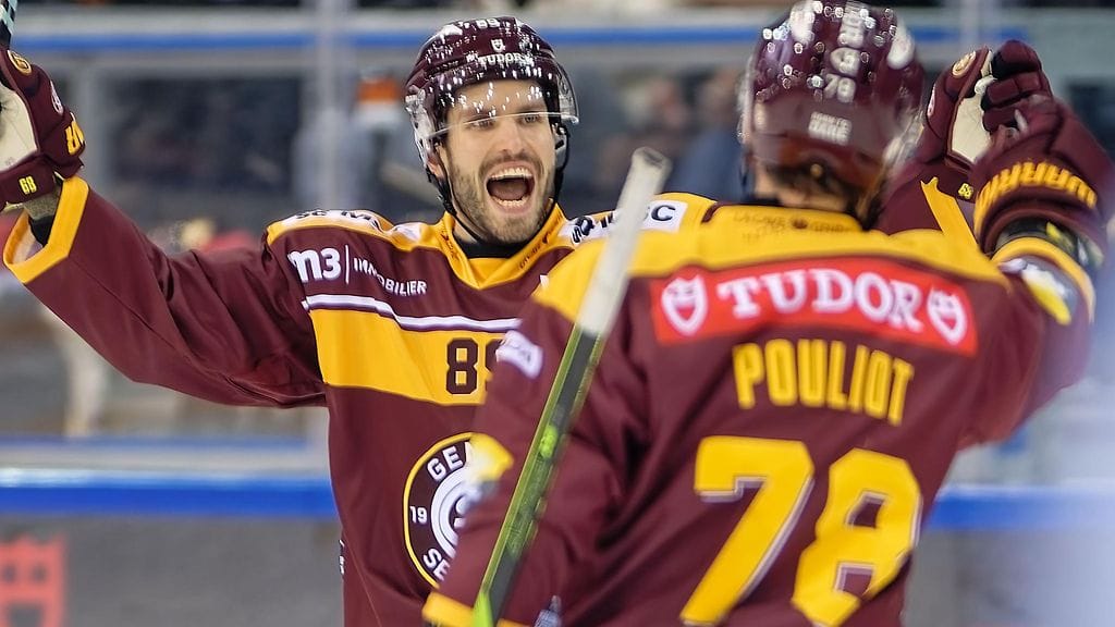 Oula Palve pelasi viime kaudella Sveitsin liigaa Geneve-Servetttessä (kuvassa) sekä HC Ajoiessa.