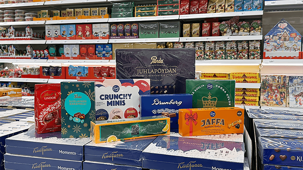 Esimerkiksi Tokmanni on jo aloittanut joulumakeisten myynnin.