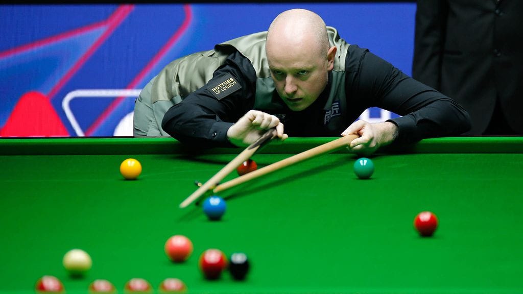 Chris Wakelin yrittämässä pussitusta restin avulla Shanghai Masters -kisassa viime heinäkuussa.