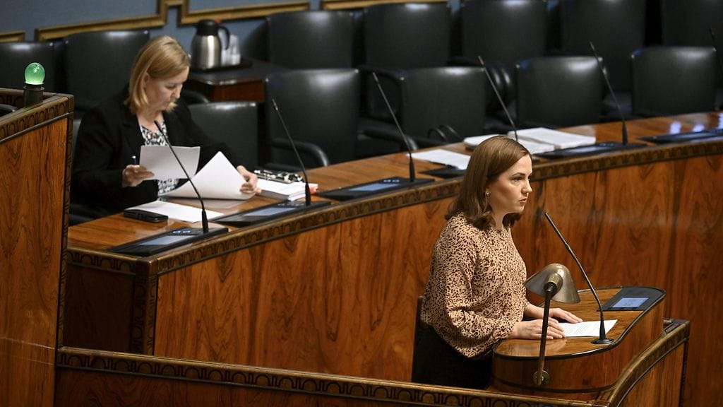 SDP:n, keskustan, vihreiden ja vasemmistoliiton kansanedustajat ryöpyttivät hallitusta lapsiperheköyhyyden lisääntymisestä keskiviikkona eduskunnassa.