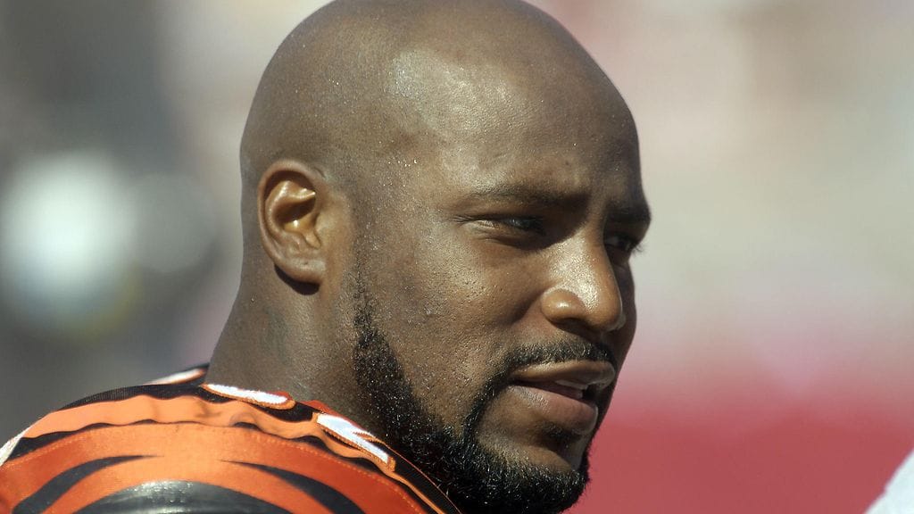 Rudi Johnson on poissa.