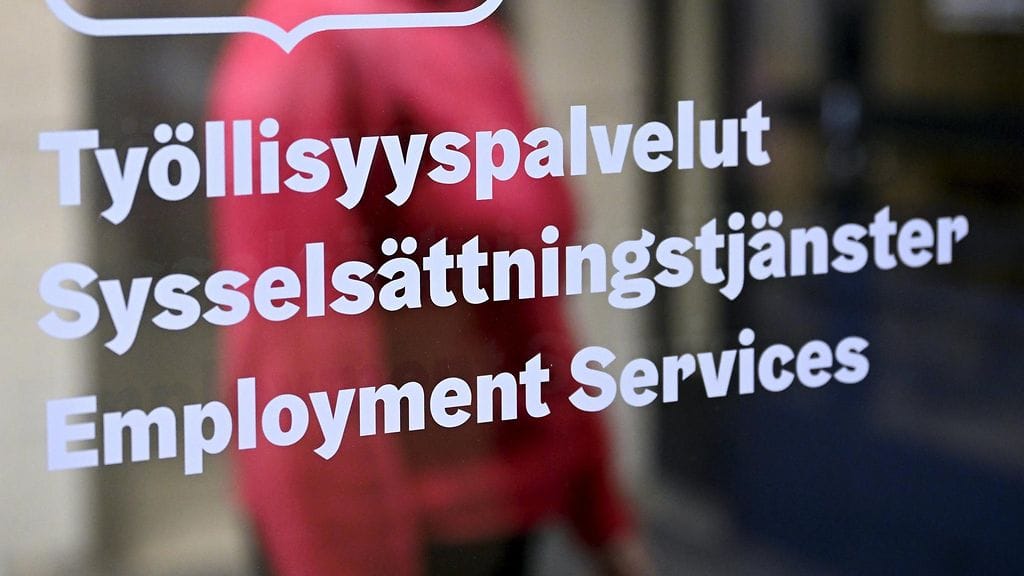 Kuvituskuva. Asiakas Helsingin työllisyyspalveiden toimipisteessä 17. helmikuuta 2025.