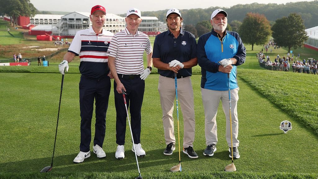 Bethpage Black -kentällä New Yorkissa nähtiin keskiviikkona julkkiksia. Kuvassa John McEnroe (vas.), Bobby Flay, Teemu Selänne ja Jose Andres.