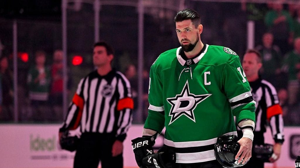 Jamie Benn leikataan.