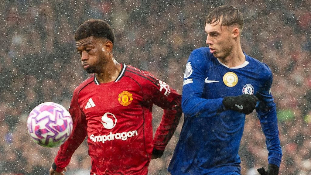 Chelsean Cole Palmer (oik.) tuli nivusvaivan takia vaihtoon ottelussa Manchester Unitedia vastaan.