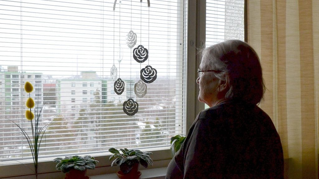 ähes 800 vanhusta joutui odottamaan hoivapaikkaa tammi-kesäkuun aikana yli kolme kuukautta eli kauemmin kuin laki sallisi.