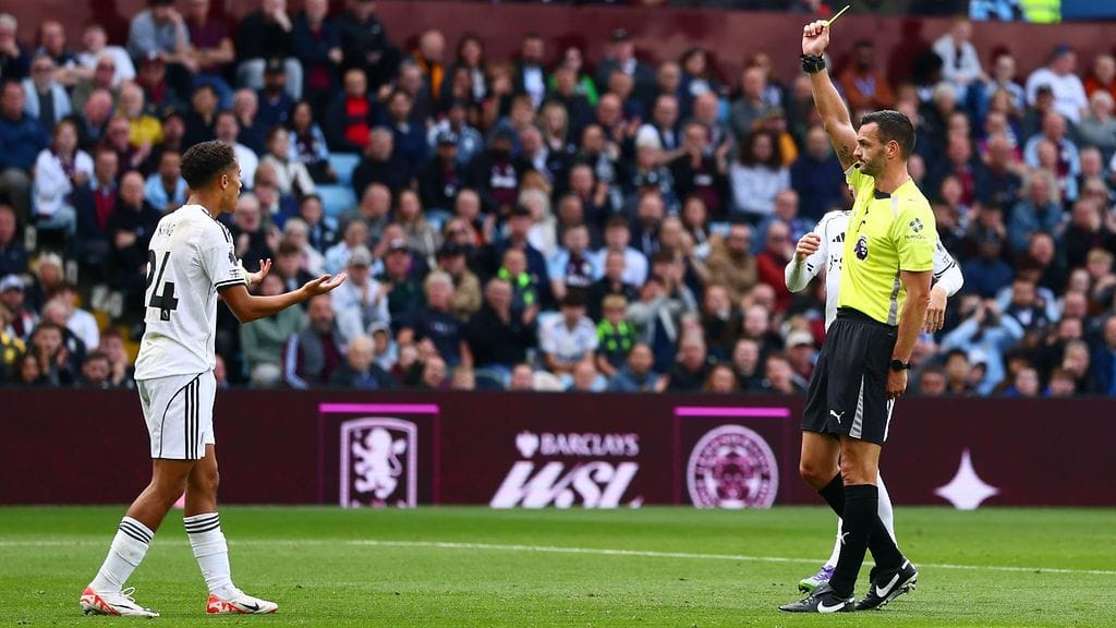 Erotuomari Andy Madleyn ja VAR-kopin päätöksiä ei katsottu hyvällä.