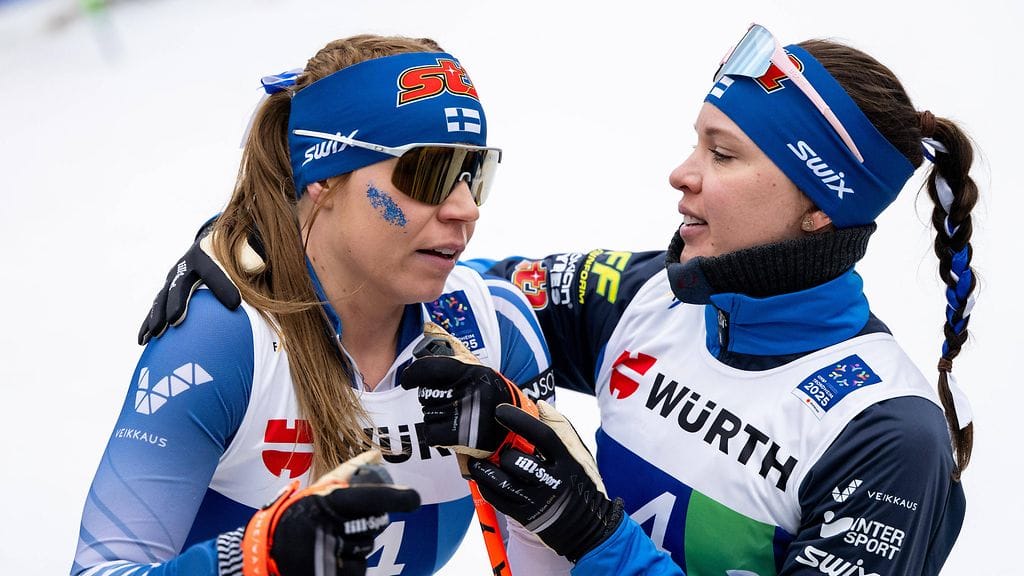 Hiihtotähdet Jasmi Joensuu (vas.) ja Kerttu Niskanen kuuluvat maanantaina Milano-Cortinan olympialaisiin nimettyihin suomalaisurheilijoihin.