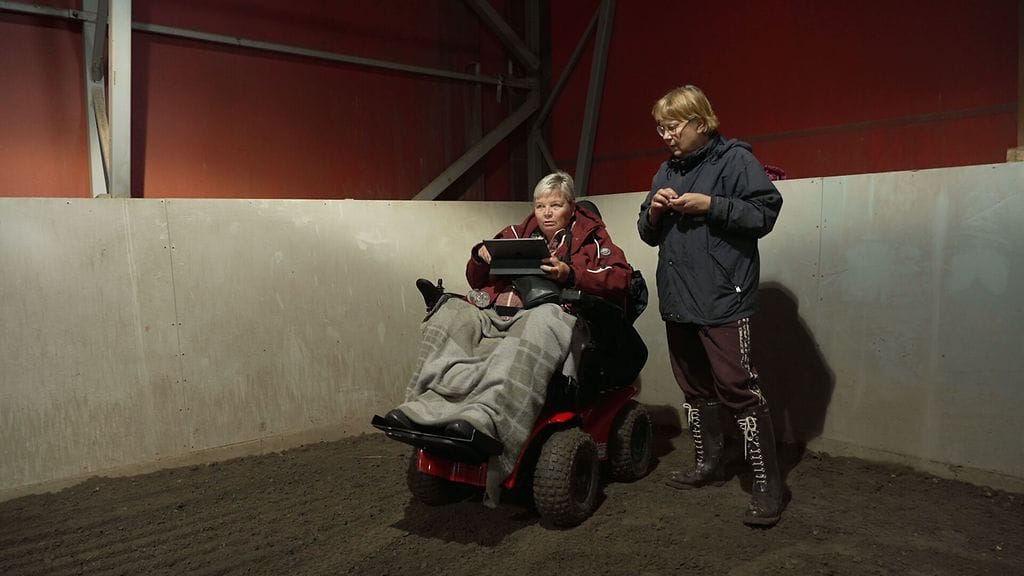 Asian ytimessä.doc: Ulla avustaa Maaritia