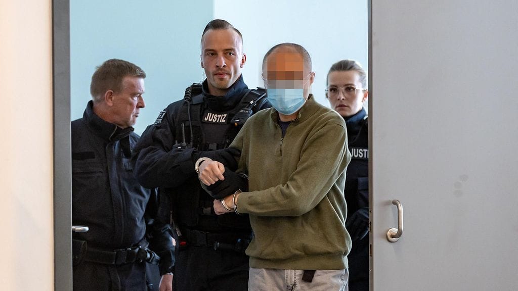 Vakoilusta syytetty Jian G. saapui korkean profiilin vakoiluoikeudenkäynnin tuomionlukuun Dresdenissä tiistaina.