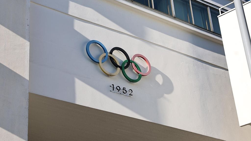 Kuvituskuvassa Olympiastadionin sisäänkäynti.