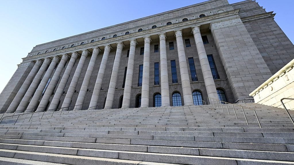 Oppositiopuolueet aikovat jättää välikysymyksen suurtyöttömyydestä.