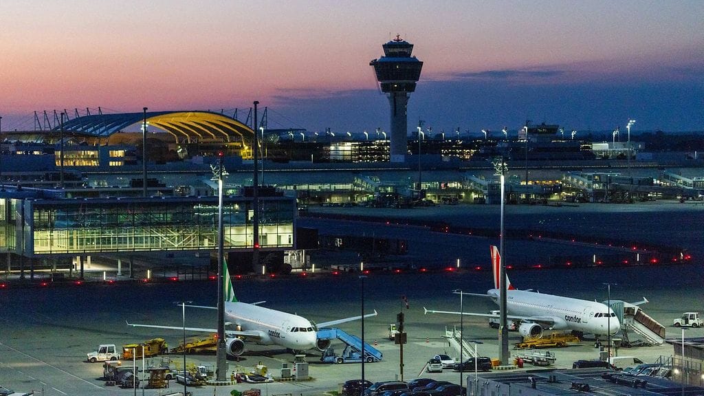 Münchenin lentokentän lennot on keskeytetty droonihavaintojen takia. Kuva elokuulta 2025.