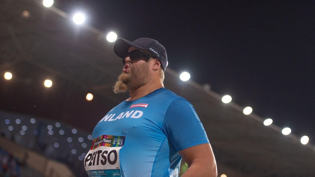 Petteri Peitso kilpailee myös kuulantyönnössä. Kuva MM-kisoista Dohasta vuodelta 2019.