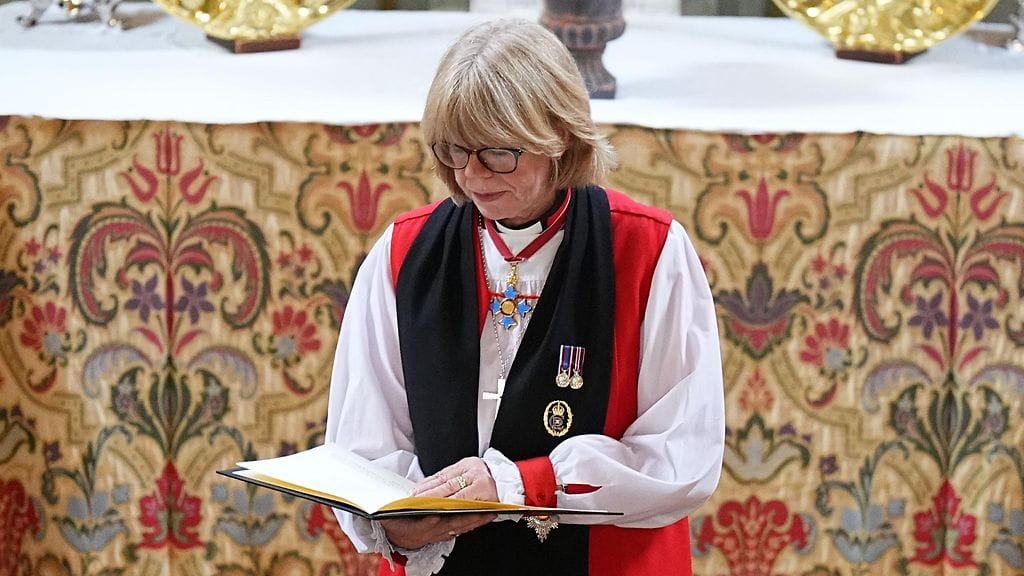 Englannin kirkon seuraava johtaja, Sarah Mullally, kuvattuna kesäkuussa 2025.