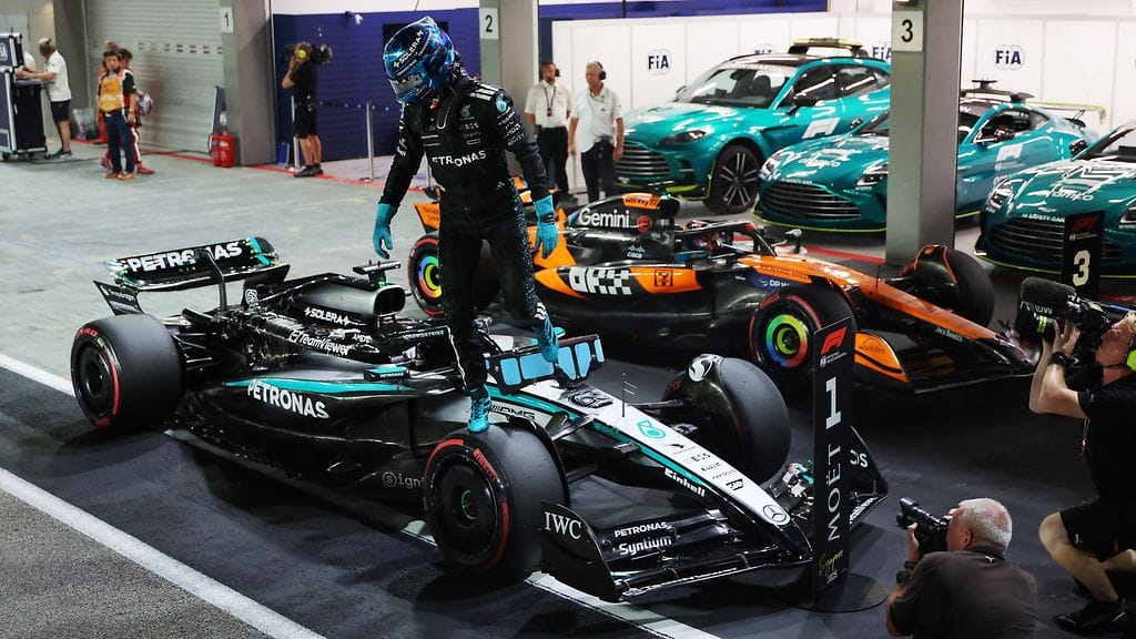 Mercedeksen George Russell tykitti paalupaikalle Singaporen GP:n aika-ajossa lauantaina.