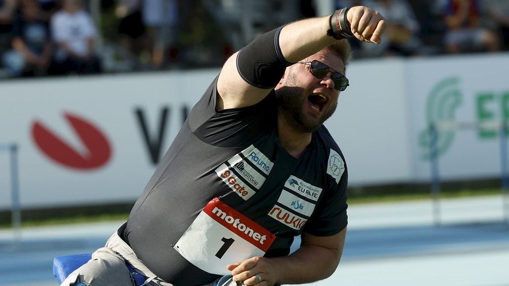 Teijo Kööpikkä (kuvassa) voi nousta vielä mitaleille parayleisurheilun MM-kisoissa