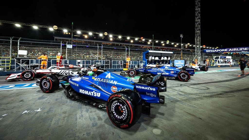 Williamsin molemmat kuljettajat hylättiin Singaporen GP:n aika-ajon jäljiltä.