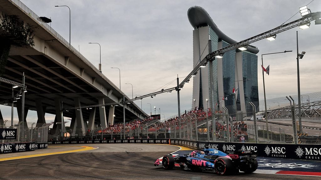 Pierre Gasly lähtee Singaporen F1-kisaan varikkosuoralta.