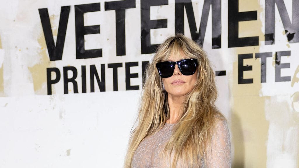 Heidi Klumin pitsisestä mekosta näkyi läpi täysin.