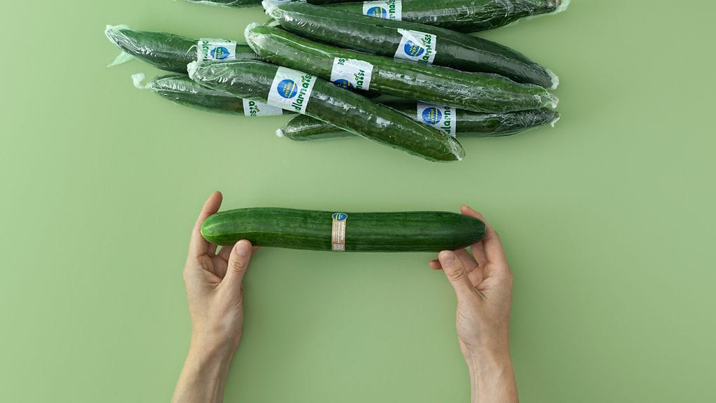 Ruotsissa ollaan siirtymässä kurkkujen muovikääreistä "näkymättömään suojaan".