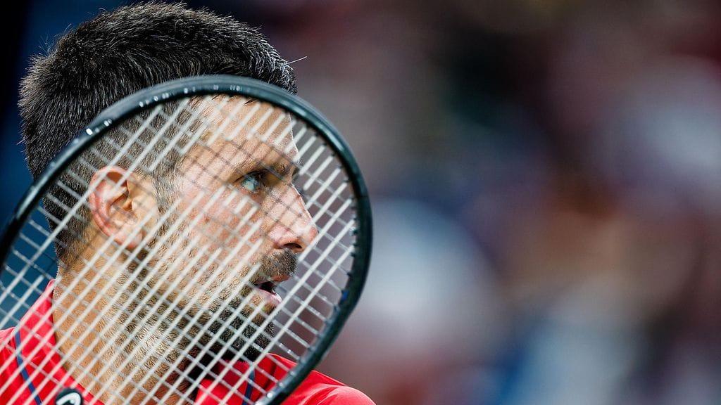 Novak Djokovic on yksi Shanghain kuumuudesta pahoin kärsineistä pelaajista.
