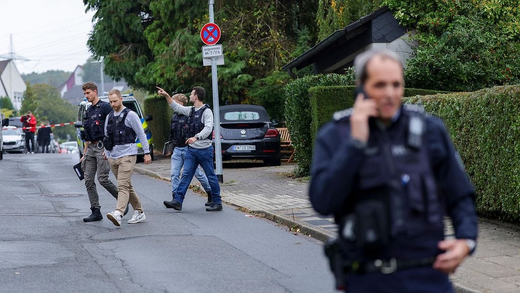 Stalzeria puukotettiin lähellä hänen kotiaan Herdeckessä puolen päivän tietämissä paikallista aikaa.