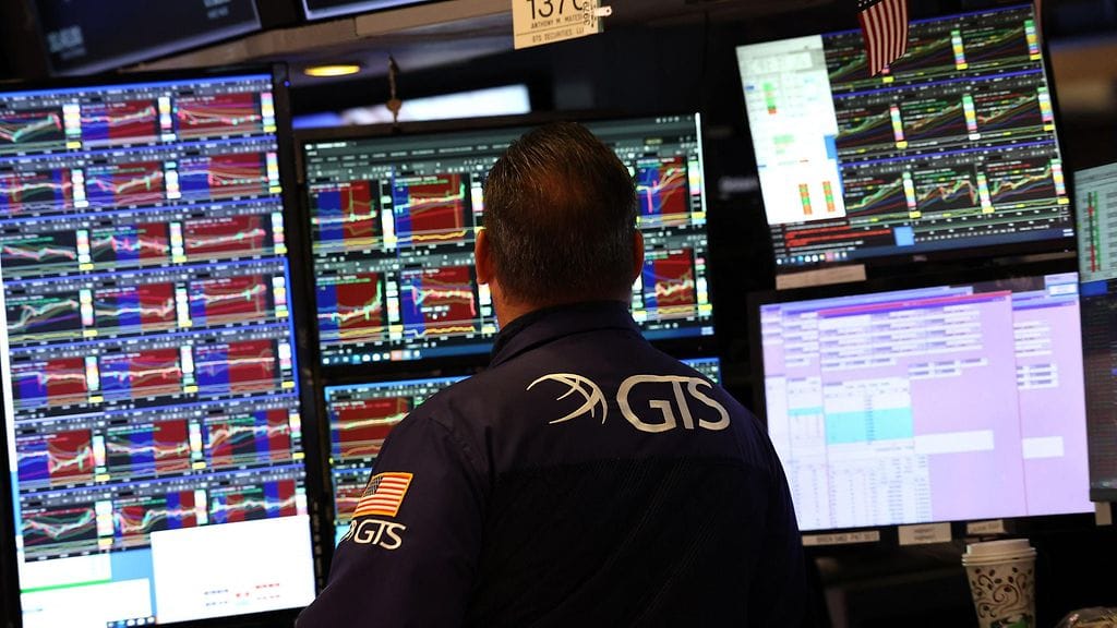 Päivän alussa nähtiin nousuja, mutta osakkeiden arvot alkoivat livetä pakkasen puolelle pian tämän jälkeen.