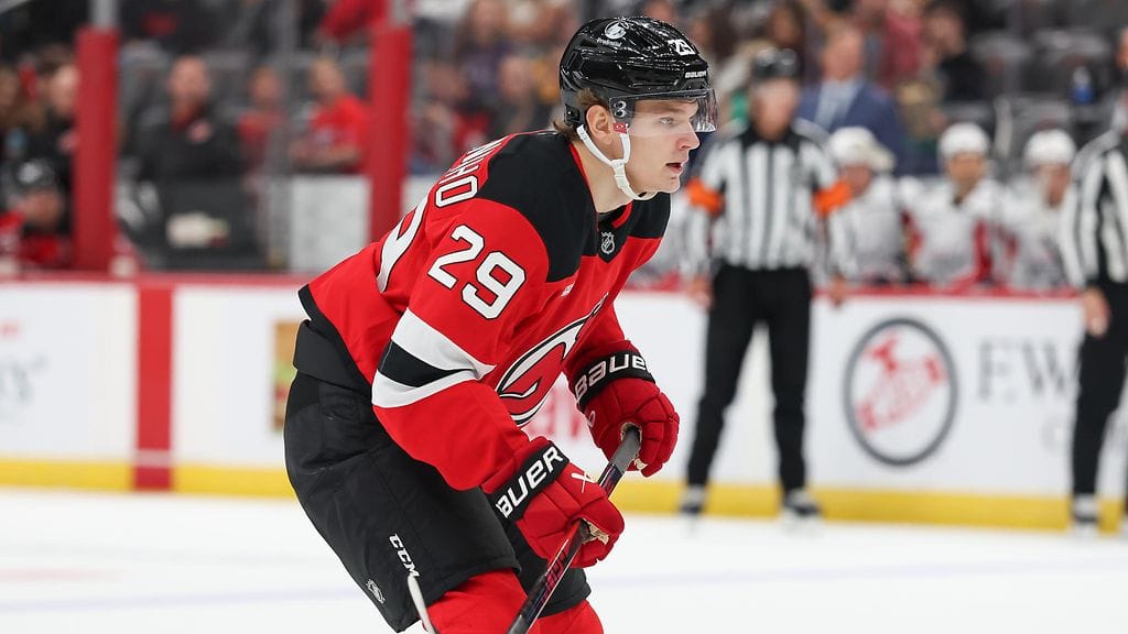 Lenni Hämeenaho, 20, aloittaa sittenkin kautensa AHL:stä.