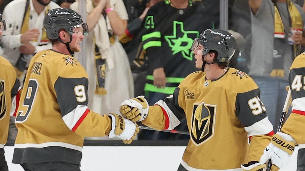 Jack Eichel (vas.) ja Mitch Marner (oik.) aloittavat kautensa samassa ketjussa.