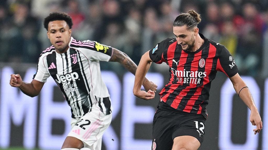 Adrien Rabiot (oik.) otti tiukasti kantaa Serie A:n suunnitelmaan siirtää AC Milanin ottelu pelattavaksi Australiaan.