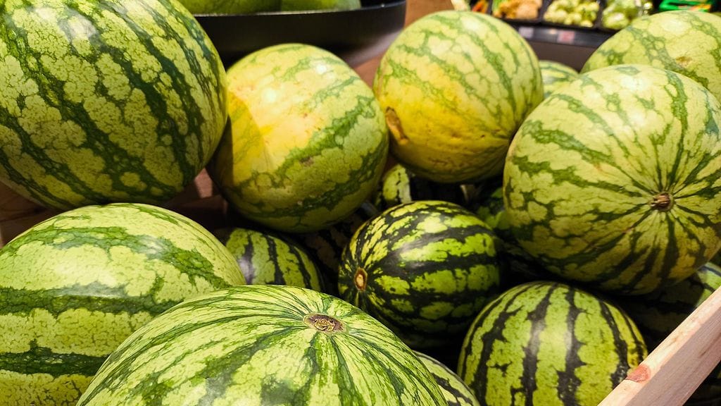 Melonimainos toi kaupalle huomautuksen. Kuvituskuva.